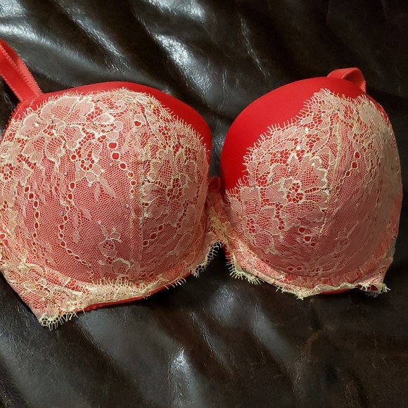 VICTORIA SECRET Dream Angels Red Rhinestine Lace Bra - Picture 1 of 6